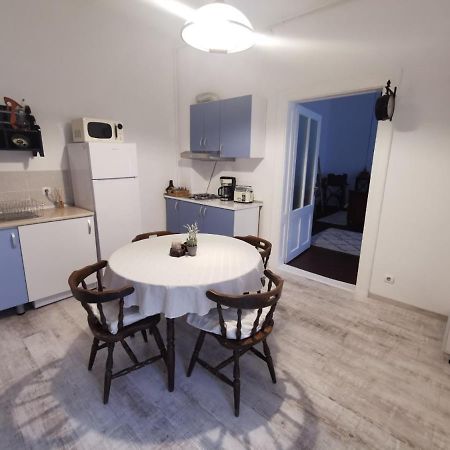 Medieval Apartment Medias Exterior photo