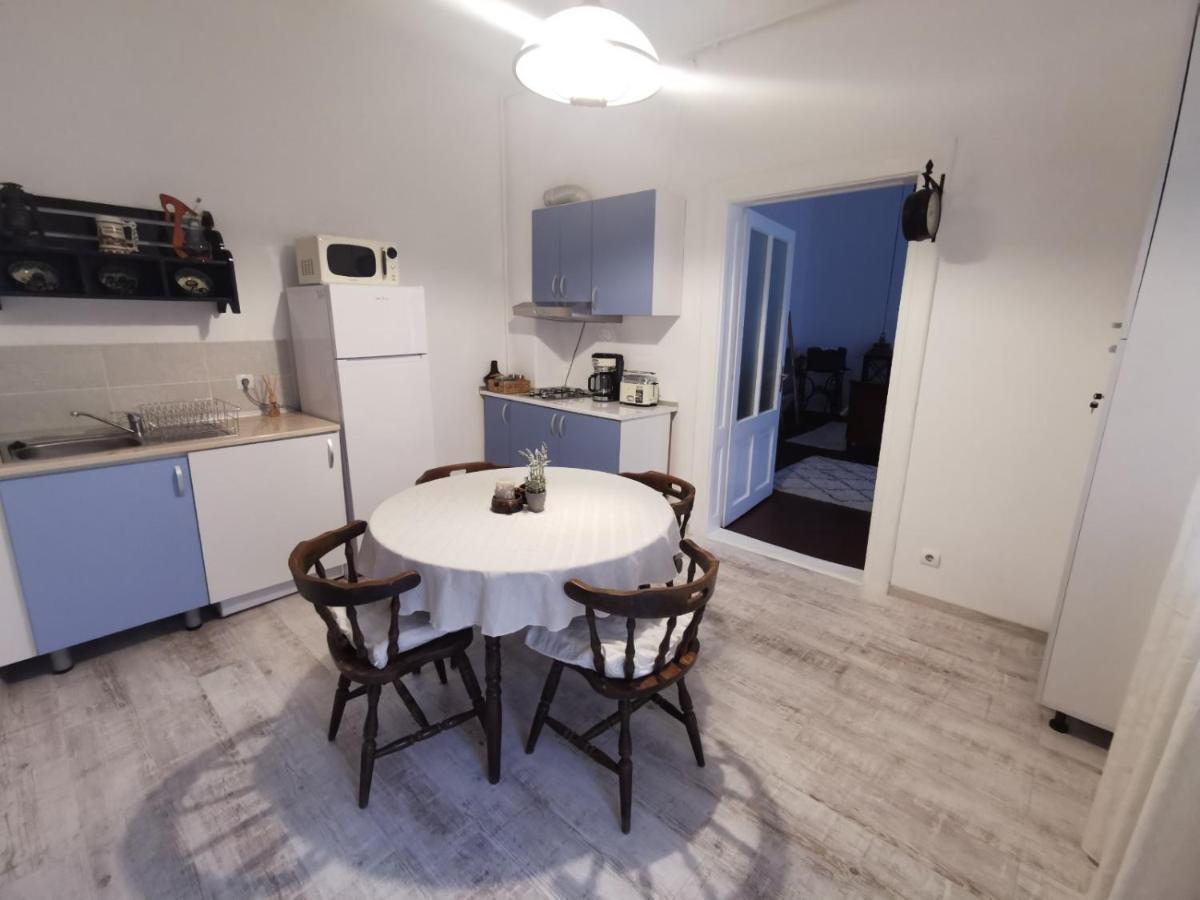 Medieval Apartment Medias Exterior photo